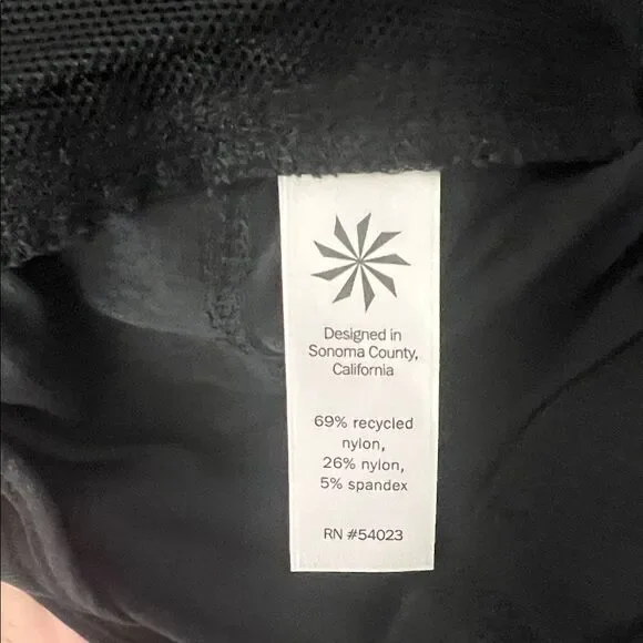 Athleta Trekkie Bermuda 2.0 Short Black Activewear Hiking Size 2 - Picture 8 of 8